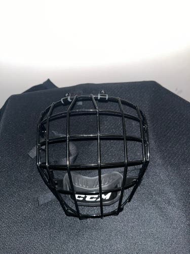 Medium CCM FM480 Cage (Used)