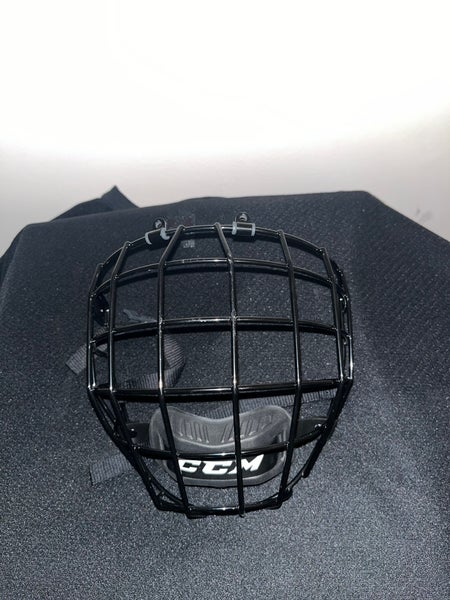 Medium CCM FM480 Cage (Used)