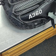 Used Wilson A360 BB/SB Catchers RH Throw None 31 1/2" 11497-S000152096