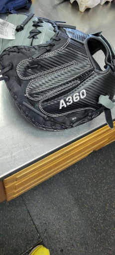 Used Wilson A360 BB/SB Catchers RH Throw None 31 1/2" 11497-S000152096