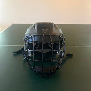 Valor Axiom hockey helmet black medium