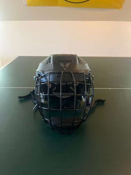 Valor Axiom hockey helmet black medium