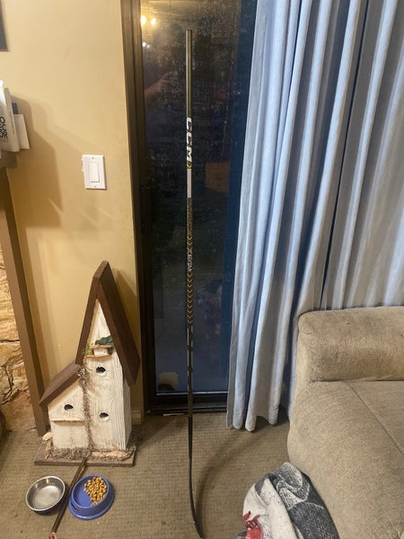 Senior CCM Tacks Team Right Handed Hockey Stick P28 (Used)