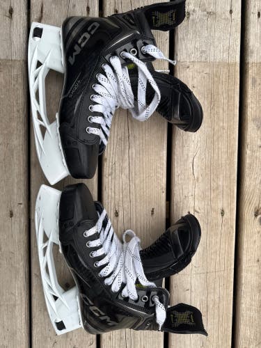 CCM Tacks XF Pro Hockey Skates Regular Width 9 (Used a handful of times)!!!!
