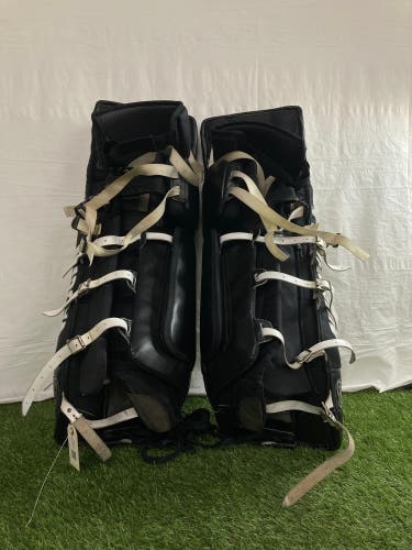 37" Senior Vaughn Velocity V4 Goalie Leg Pads (Used)