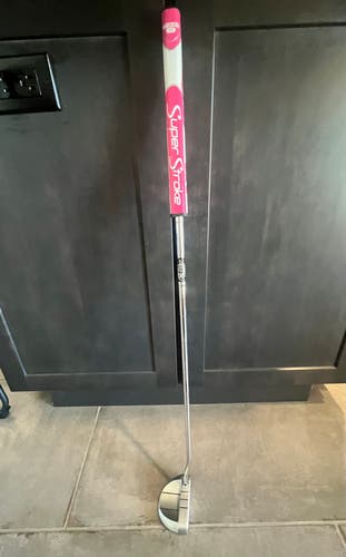 Pink Unisex 2008 Odyssey Mallet Divine Right Handed Putter Uniflex 34" (Used)