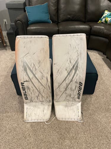 Sr. Medium 2024 Bauer Hyperlite 2 Goalie Leg Pads (Used)