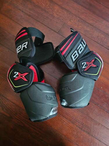 Senior Medium Bauer Vapor 2x Elbow Pads (Used)