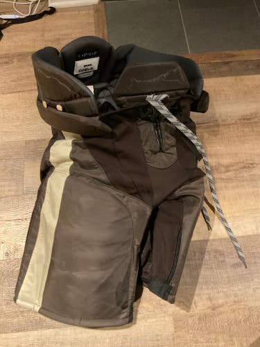 NHL BRUINS CENTENNIAL BRANDON CARLO Large Bauer Vapor Pro pants (Used)
