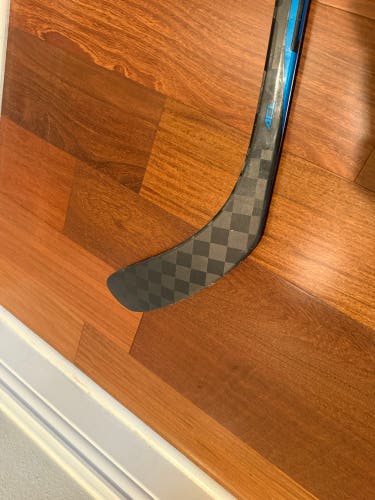 Intermediate Bauer Left Hand Hockey Stick P88 (Used)