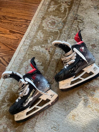 Bauer Vapor X5 Pro Hockey Skates Fly - Ti steel Size 4.5 (Used)