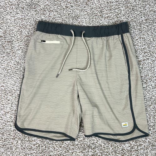 Vuori Shorts Mens Small Gray Black Drawstring Athletic Banks Swim Workout Logo