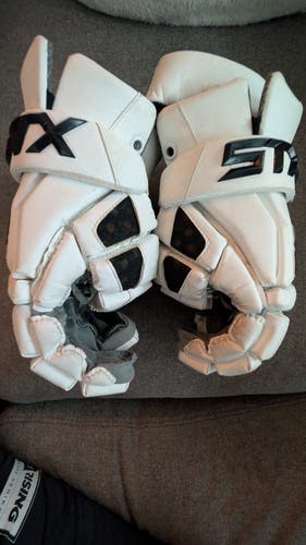 STX Cell IV Lacrosse Gloves Medium (Used)