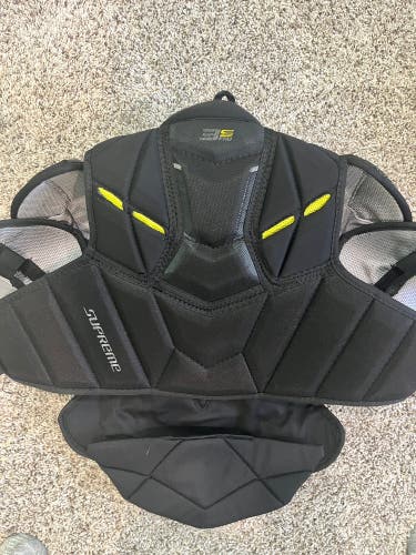 Large Intermediate Bauer Supreme S29 Shoulder Pads (Used)