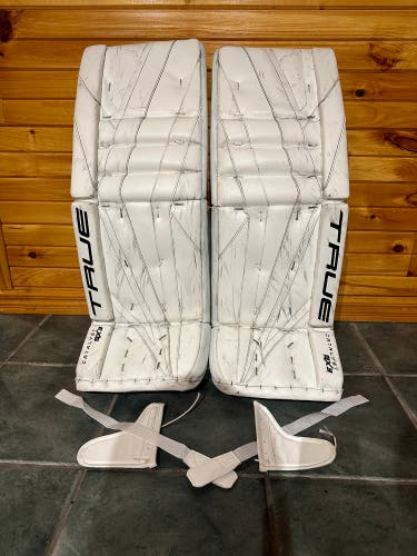 33"  2023 True 9x3 Goalie Leg Pads  (Used)