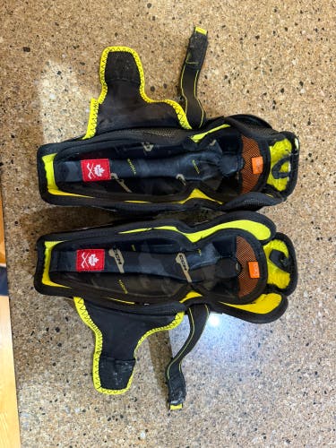 Youth CCM 9" Shin Pads (Used)