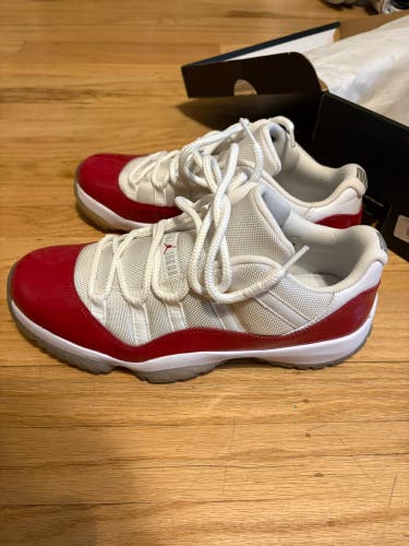 JORDAN 11LOW CHERRY RED 2016