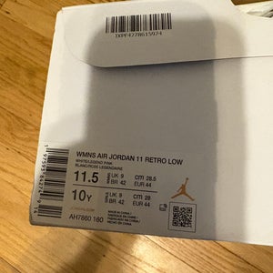 JORDAN 11LOW W/PINK BRAND NEW