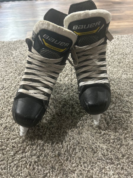 2024 Bauer Supreme M1 Hockey Skates Regular Width Size 1 (Used)