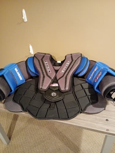 Large Vaughn V10 Pro Goalie Chest Protector (Used)