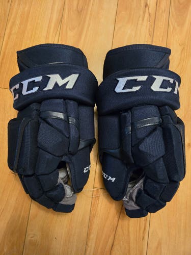 NEW! 15" CCM HG12 Gloves