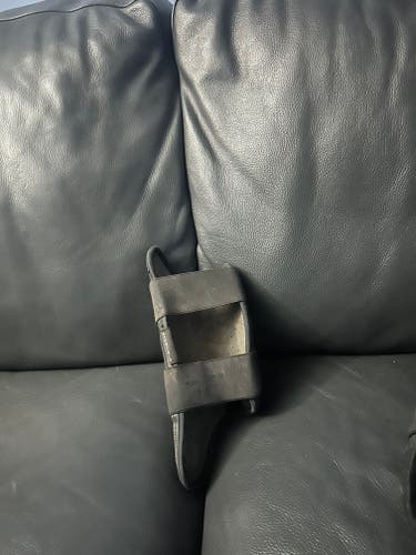 Black Senior EvoShield Shin Guards (Used)