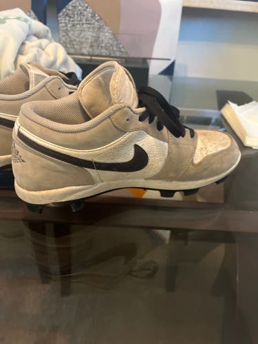 Gray Men's Size M 10.0 (W 11.0) Air Jordan Low Top Molded Cleats (Used)