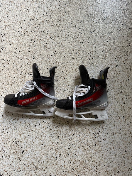 2024 Bauer Vapor Hyperlite 2 Hockey Skates Regular Width Size 5 (Used)