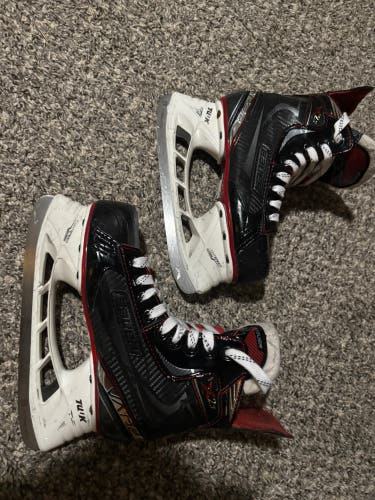 Bauer Vapor X2.7 Hockey Skates Regular Width Size 2 (Used)