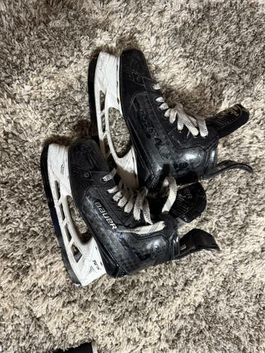 Bauer Supreme Mach Hockey Skates Size 4 (Used)