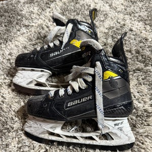 Bauer Supreme 3S Hockey Skates Regular Width Size 3 (Used) with extra set of steel!