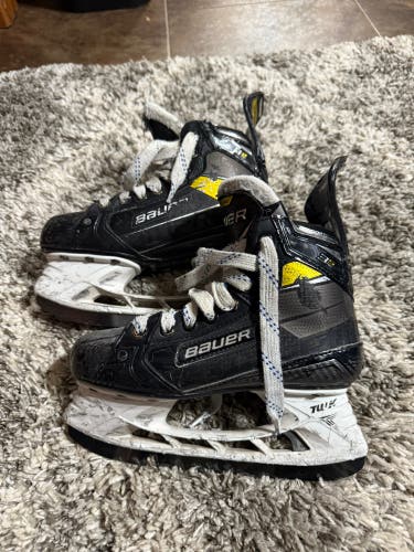 Bauer Supreme 3S Hockey Skates Regular Width Size 3 (Used) with extra set of steel!