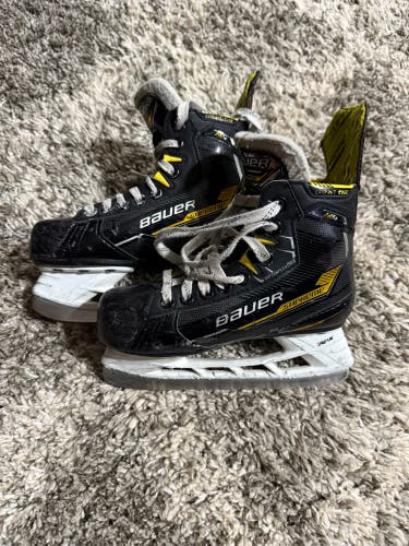 Bauer Supreme Hockey Skates Regular Width 13.5 (Used)