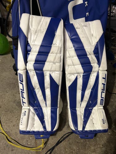 31" 2023 True Catalyst 7X3 Goalie Leg Pads (Used)