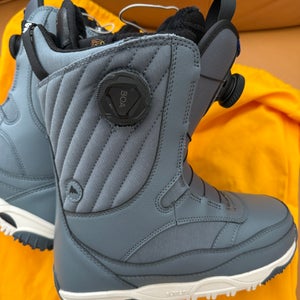 Women's Size M 5.0 (W 6.0) Burton Snowboard Boots (New)