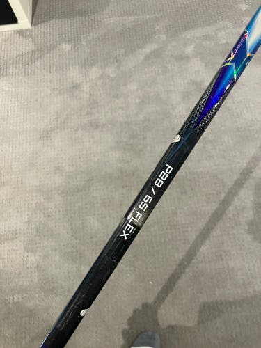 Intermediate Bauer Vapor FlyLite Left Hand Hockey Stick P28 Pro Stock (Used)