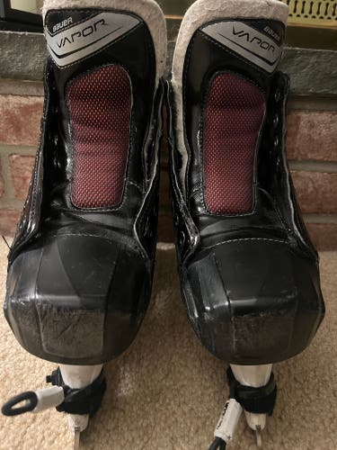 Bauer Vapor X700 Hockey Goalie Skates Size 4 (Used)