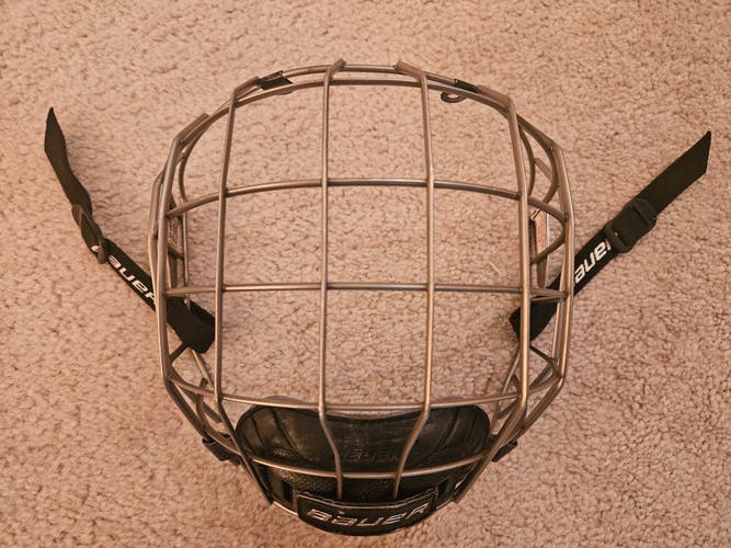 Medium Bauer FM7500 Full Cage (Used)
