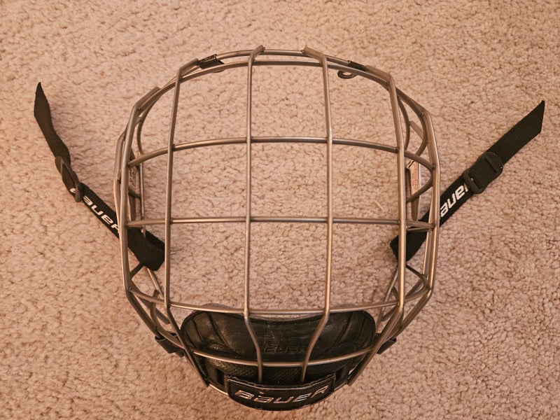 Medium Bauer FM7500 Full Cage (Used)