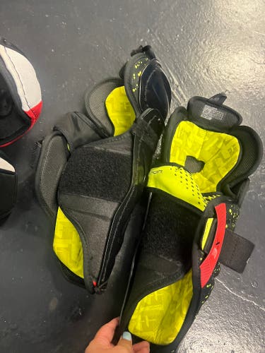 Junior Bauer 12" Shin Pads (Used)