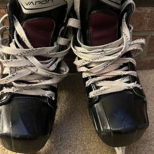 Bauer Vapor X700 Hockey Goalie Skates Size 3.5 (Used)