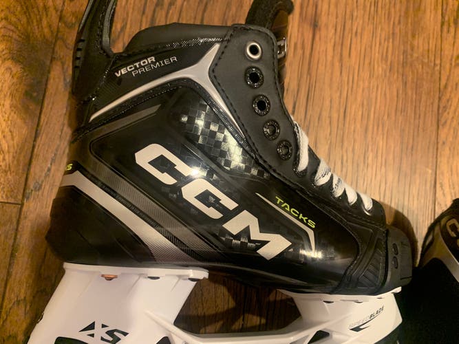 LIKE NEW CCM Tacks Vector Premier (SMU) Hockey Skates Regular Width 6 (Used)