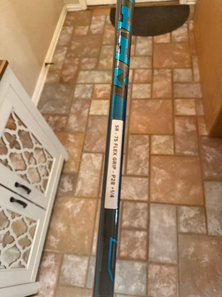 Like New CCM Vizion 75 flex P28 1/4 curve right hand stick ***USA SHIPPING FREE***
