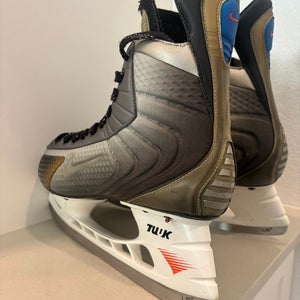 Rare like new Nike Flexlite 12 hockey skates. Senior, size 12D.