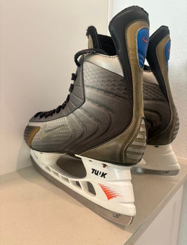 Rare like new Nike Flexlite 12 hockey skates. Senior, size 12D.