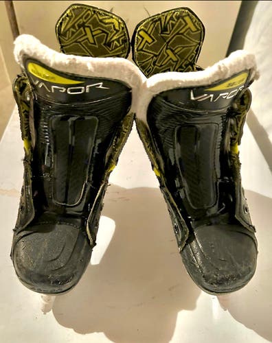 Bauer Vapor Hockey Skates Size 1 (Used)