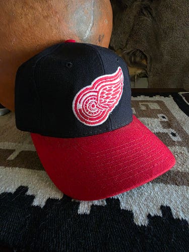 Detroit Red Wings Vintage NHL Starter 'The Natural' Wool Snapback Hat EUC