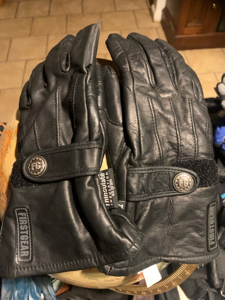 Black Small Women's Gloves (Used) First Gear Leather