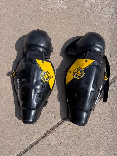 Junior Koho 17" Shin Pads (Used)