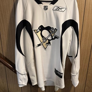 Pittsburgh Penguins white Reebok practice jersey